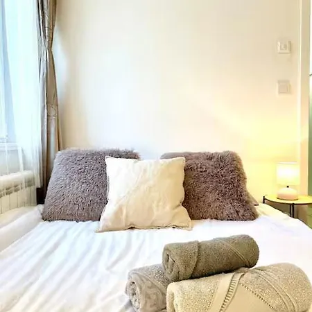 Apartament Small *